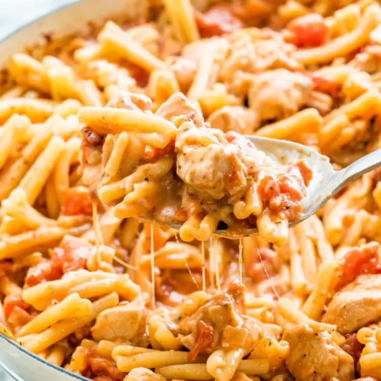 Chicken Bacon Pasta with Tomato Sauce
