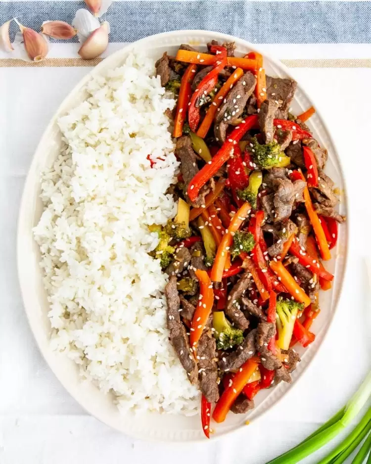 beef stir fry with rice in a big platter