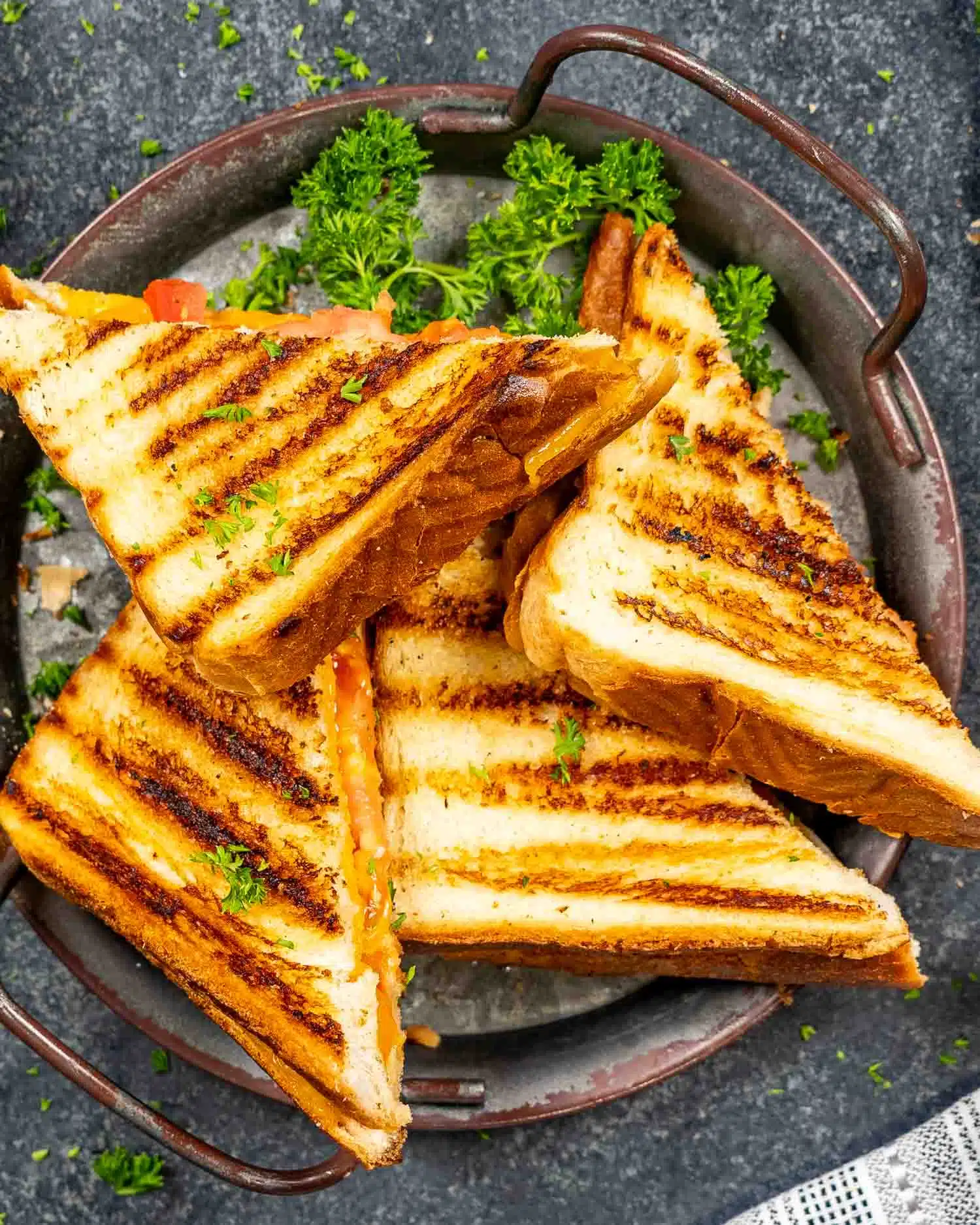 grilled cheese sandwich cut in half on a plate.